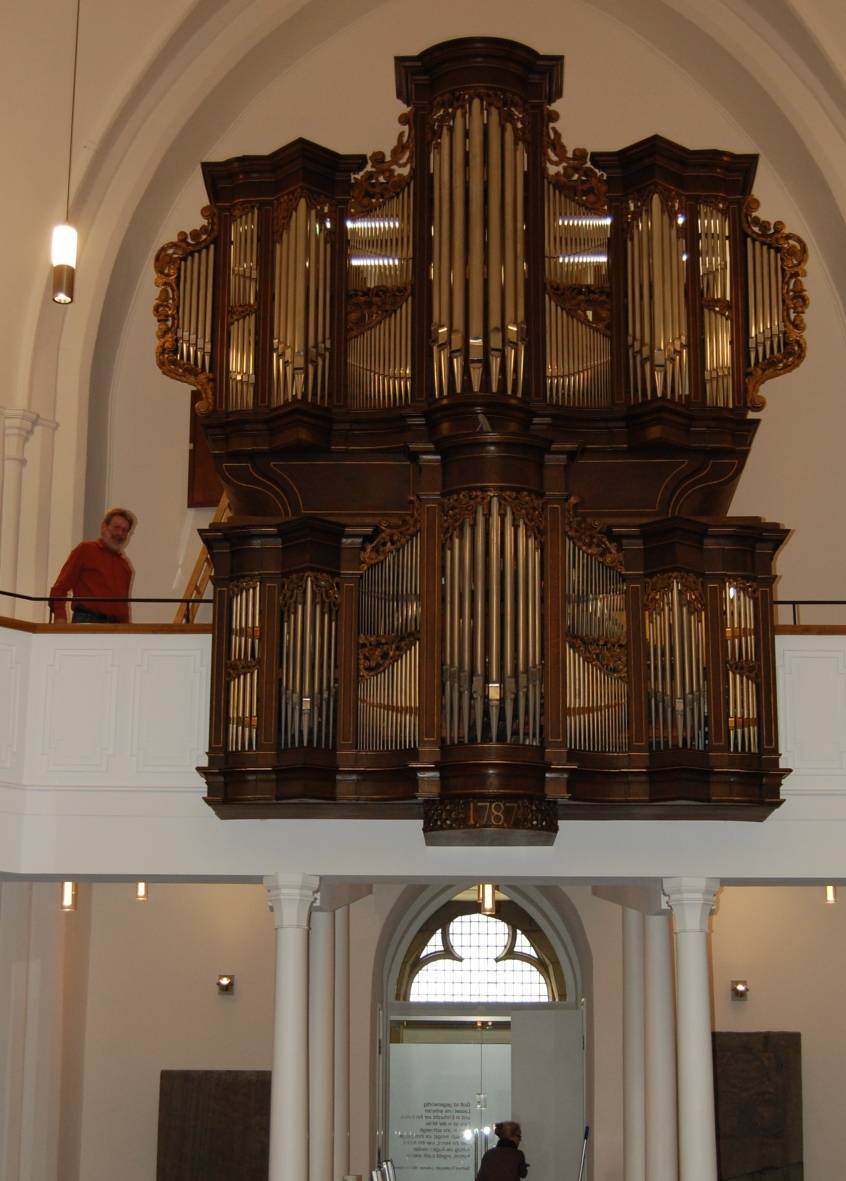 Der denkmalgeschützte Rahmen des Prospektes zeigt die Jahreszahl 1787.