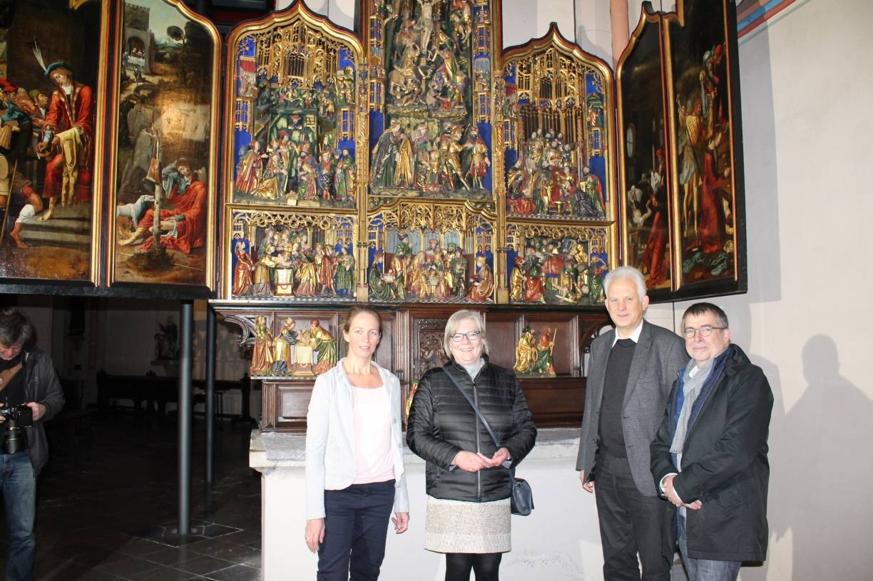 Restauratorin Stefanie Korr, Kulturamtsleiterin Dr. Elisabeth Friese, Propst Dr. Thomas Eicker und Michael Scholz, Bau- und Kunstreferent beim Bistum Aachen (v.l.).