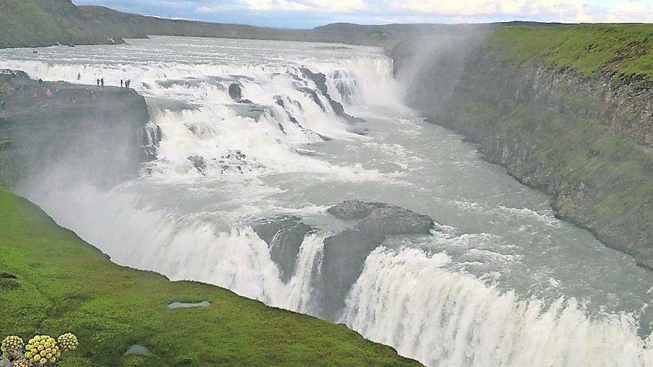  Der Gullfoss ist eines der beeindruckendsten Naturspektakel Islands. Der zweistufige Wasserfall wäre in den 1920er Jahren um ein Haar einem Elektrizitätswerk gewichen. 