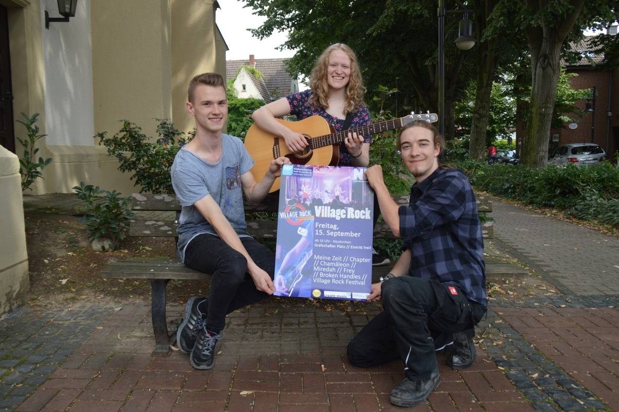 Jacques Wienicke, Miriam Schlünkes (Miredah) und Gero Köster freuen sich auf das 3. Village Rock. In diesem Jahr findet das "Umsonst &amp; Draußen Festival" allerdings nicht vor der Dorfkirche sondern auf dem Grafschafter Platz statt.