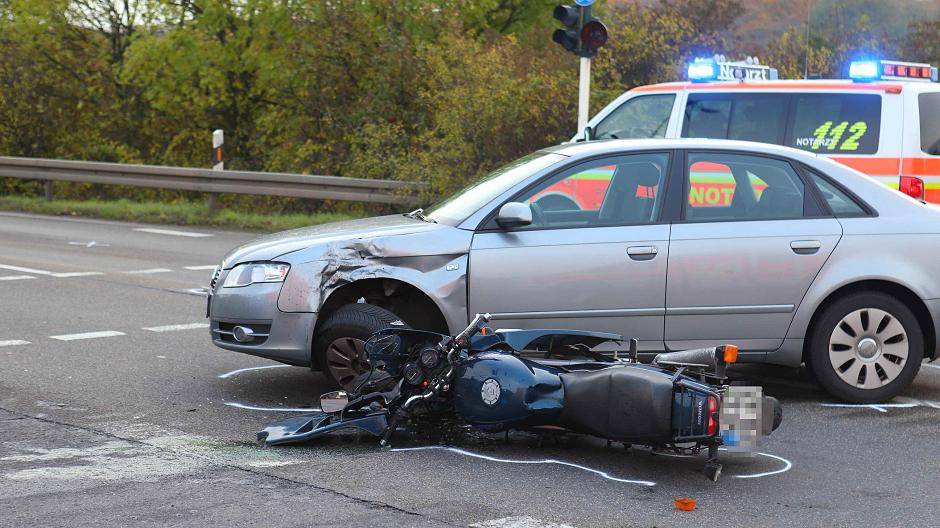 Motorradunfall: Sperrung auf Charlottering