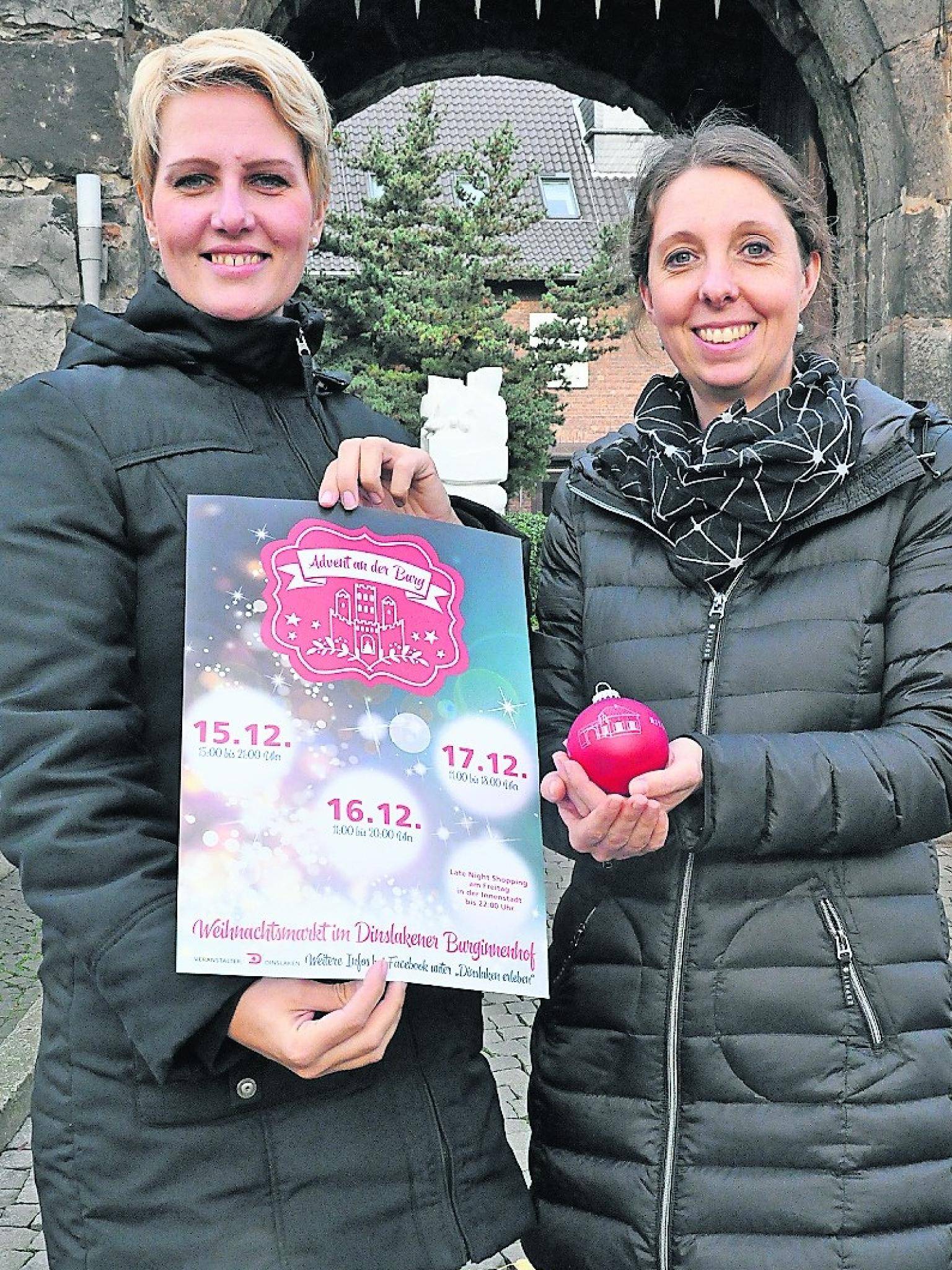  Svenja Krämer (rechts) und Natascha Sadowski freuen sich schon auf „Advent an der Burg“. 