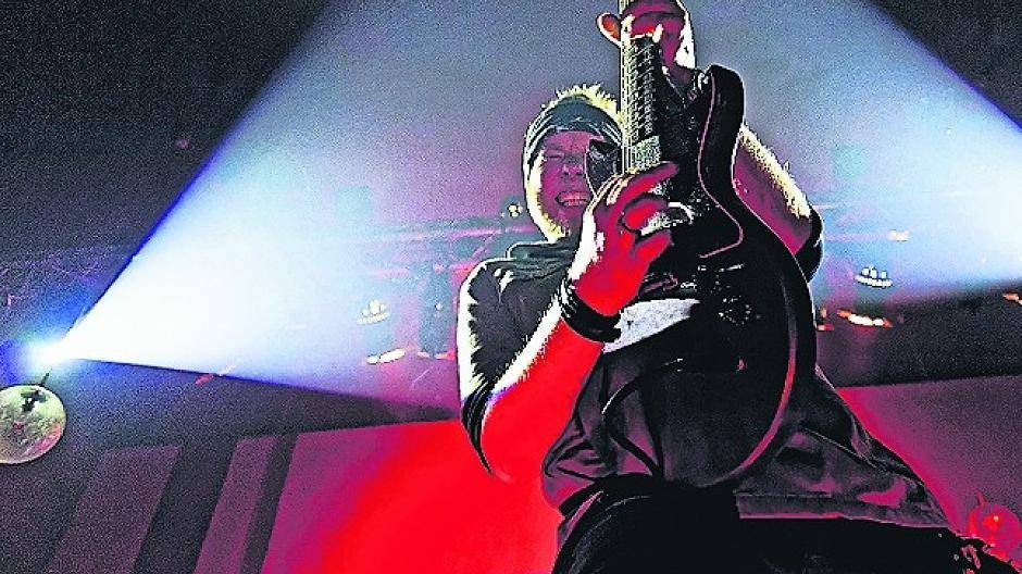 Dann lass mal rocken: Die „Stones Tribute Band“ stürmt die Bühne im Breyeller Saal Kreuels am 19. Oktober.