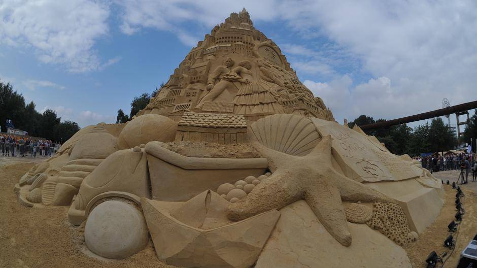 Ein Rundgang um die Burg wird zu einem optischen...