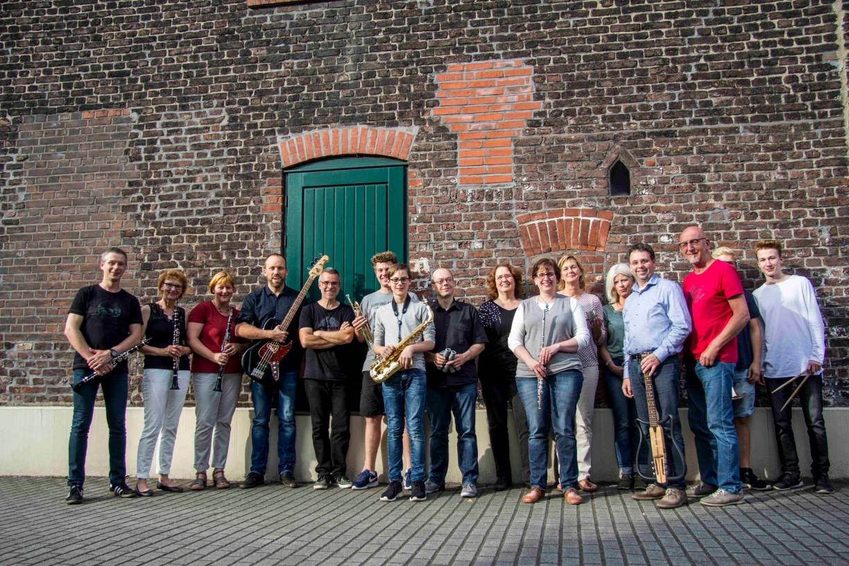 Karmabrass-Uhu, Eltern-Bigband