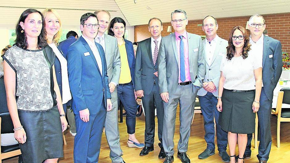 Beim Wirtschaftsfrühstück dabei (v.l.): Ulrike Cronen, Kerstin Duve, Hans-Willi Pergens, Christian Wagner, Sabine Monz (alle Stadt Nettetal), Jochem Dohmen (Sparkasse Krefeld), Axel Hummen und Thomas Reimer (Jobcenter Kreis Viersen), Wulla Malliaridou und Christoph Kamps (Stadt).