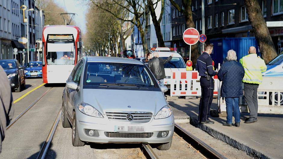 Und wieder ein Pkw im Gleisbett