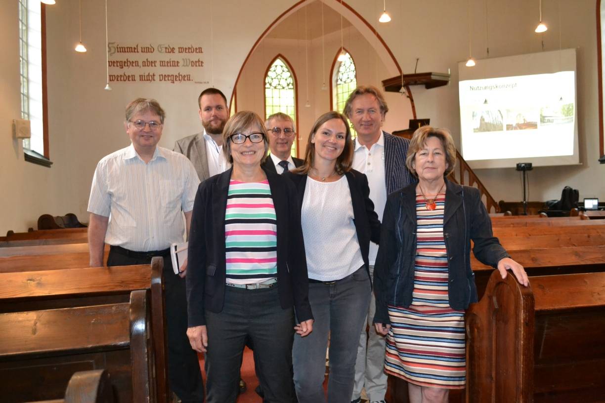 Die Kirche bleibt im Dorf