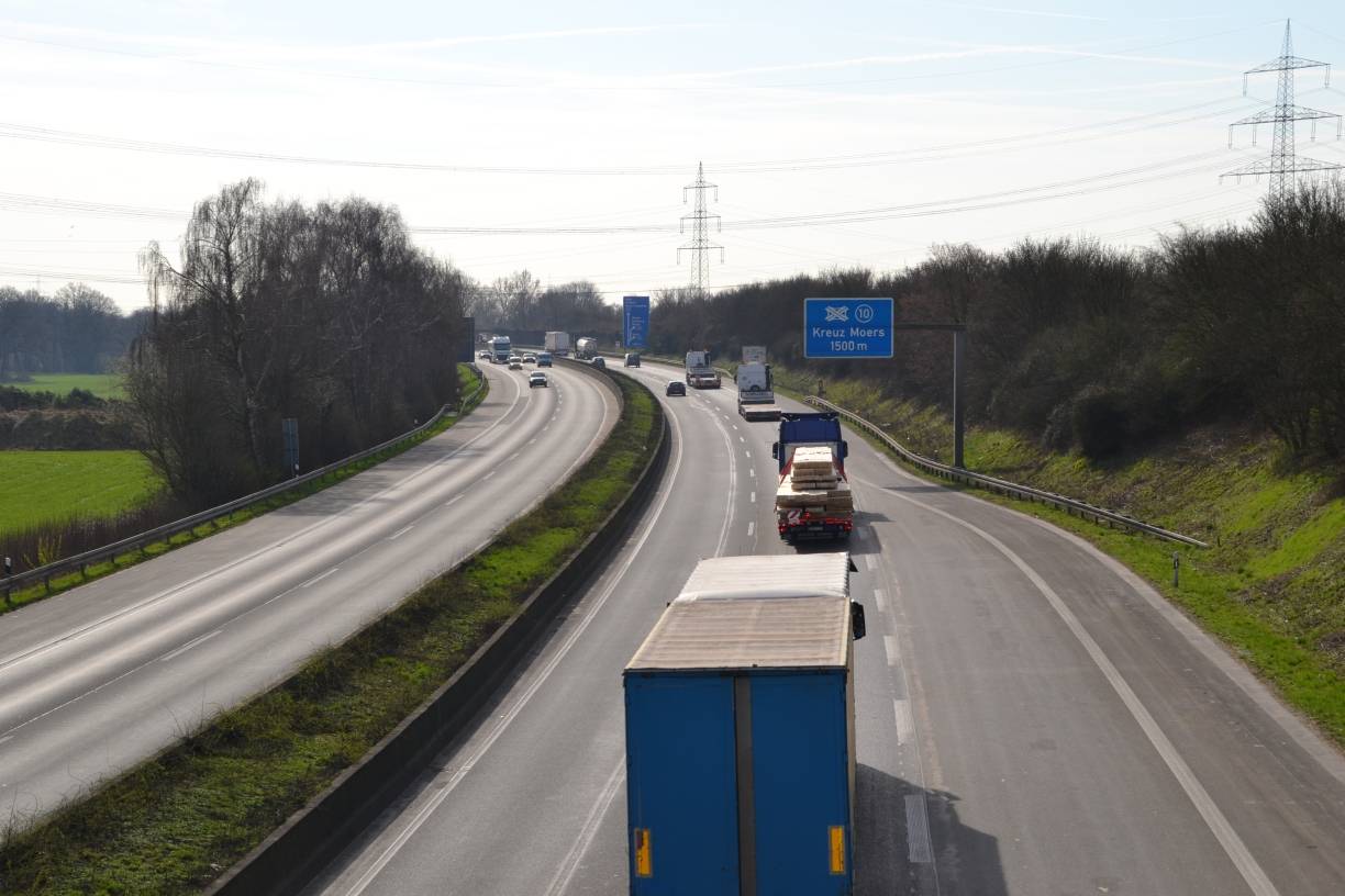 A57: Behinderung zwischen den Autobahnkreuzen Moers und Kamp-Lintfort