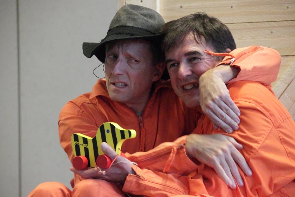 Freunde: Die Schauspieler Franco Melis und Charles Ripley stellen Bär und Tigerente dar, ohne sich auf kindische Art zu verstellen. Darsteller und gemeinte Personen bleiben sichtbar getrennt