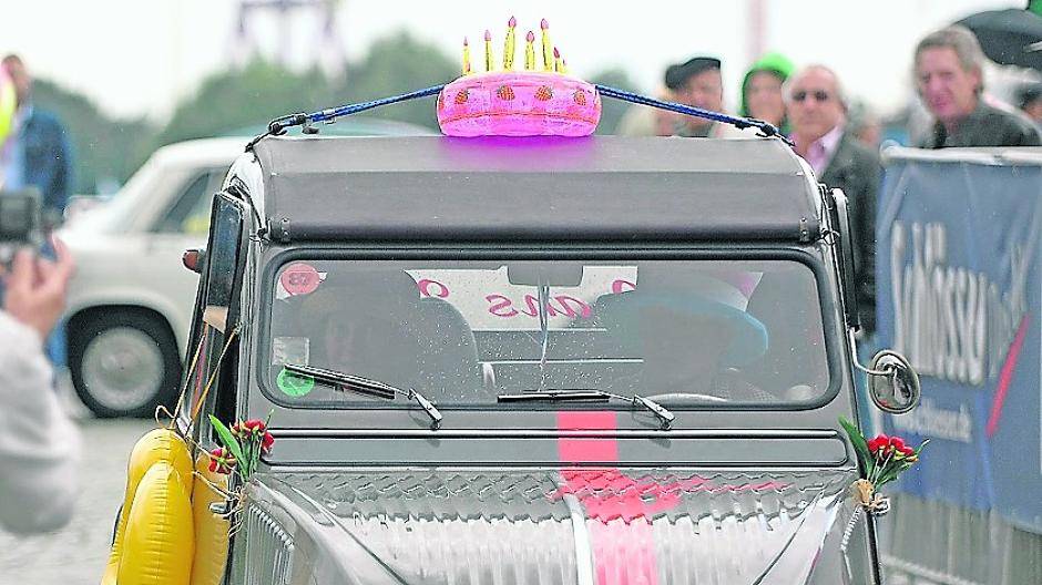 Die schicken Autos lassen einige Oldtimerfan-Herzen höher schlagen.