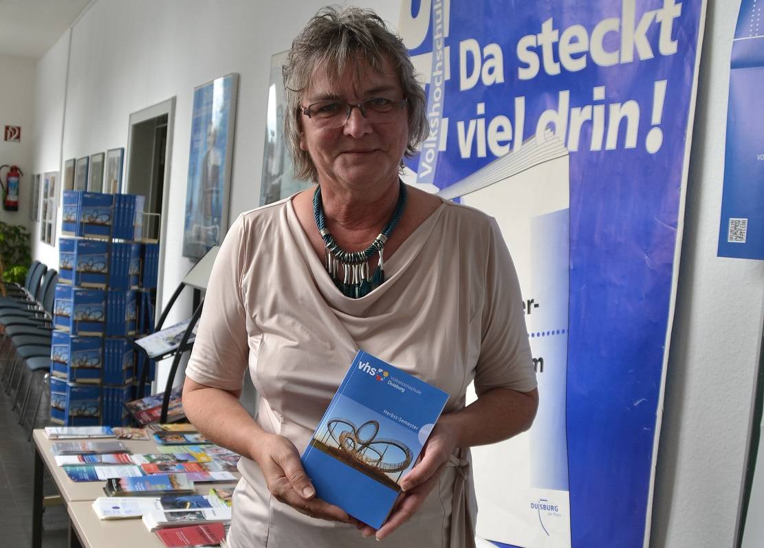  Gabriele Petrik, Leiterin der VHS Duisburg-West, präsentierte am Donnerstag das neue VHS-Herbstsemesterprogramm für den Duisburger Westen. 