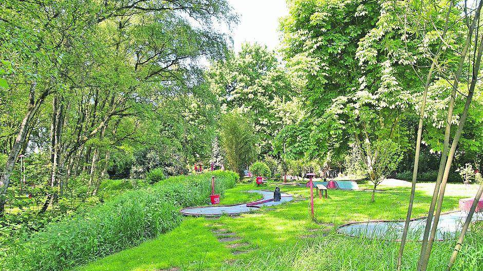 Auf dem Gelände der Minigolf-Anlage im Stadtpark Meiderich soll die erste Stadtmeisterschaft am 5. August 2017 stattfinden. Wer dabei sein möchte, sollte sich frühzeitig anmelden.