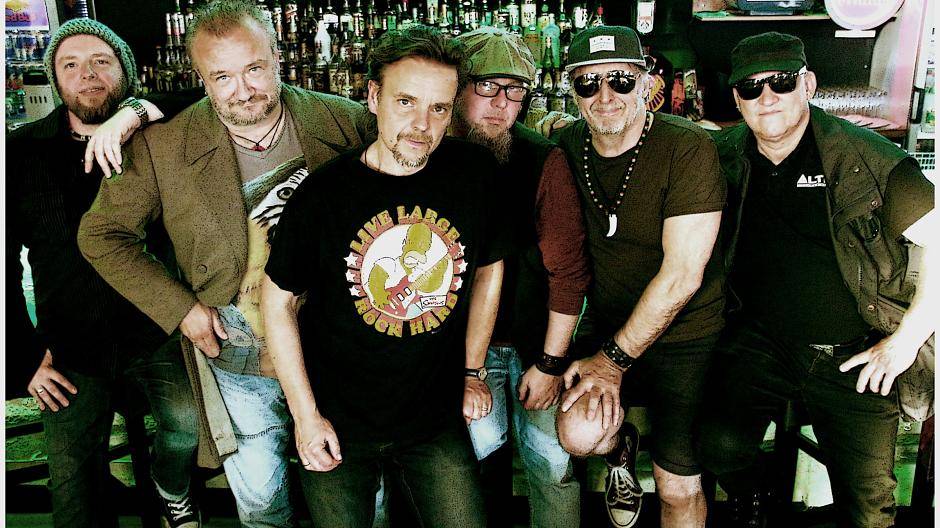  ...und The Gentleman of Groove sind die Künstler des 8. Sparkassen Summer Soul am See. In diesem Jahr wird der Event ein Stückchen rockiger und noch tanzbarer werden. Start: Samstag, 12. August 2017, ab 18 Uhr. 