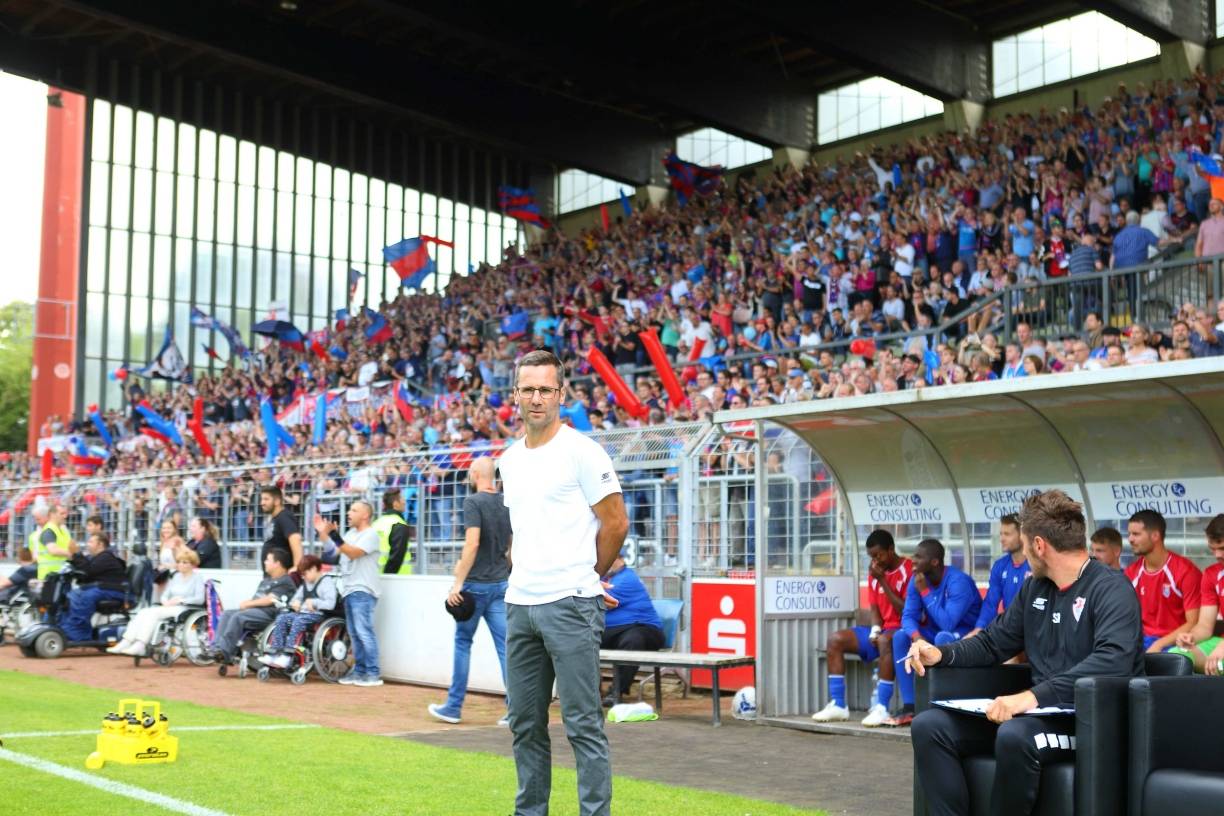  KFC-Trainer Michael Wiesinger hofft auf die lautstarke Unterstützung der Fans. "Sie sind für uns der 12. Mann!". 