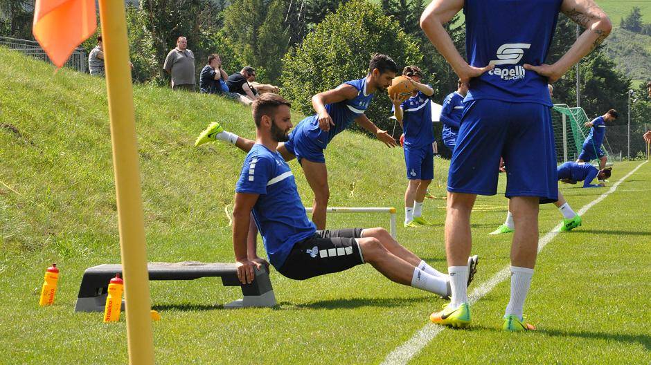 Tim Albutat trainiert den...