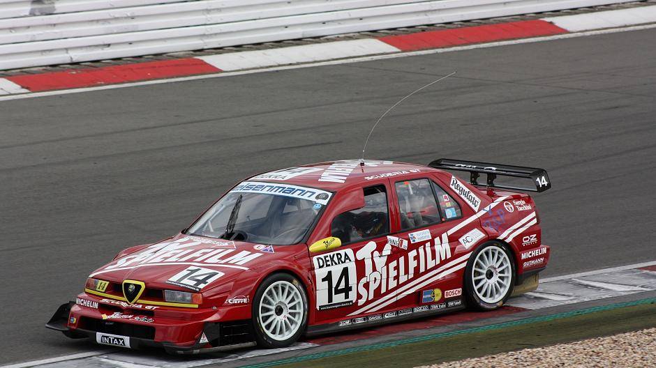 Kontrast-Programm: Der Alfa 155 V6 TI fuhr im Rennen der "Historischen Deutschen...