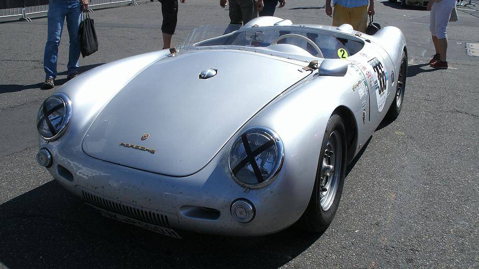 In Gedenken an James Dean sollte ein Porsche 550 Spyder lieber nur auf der...
