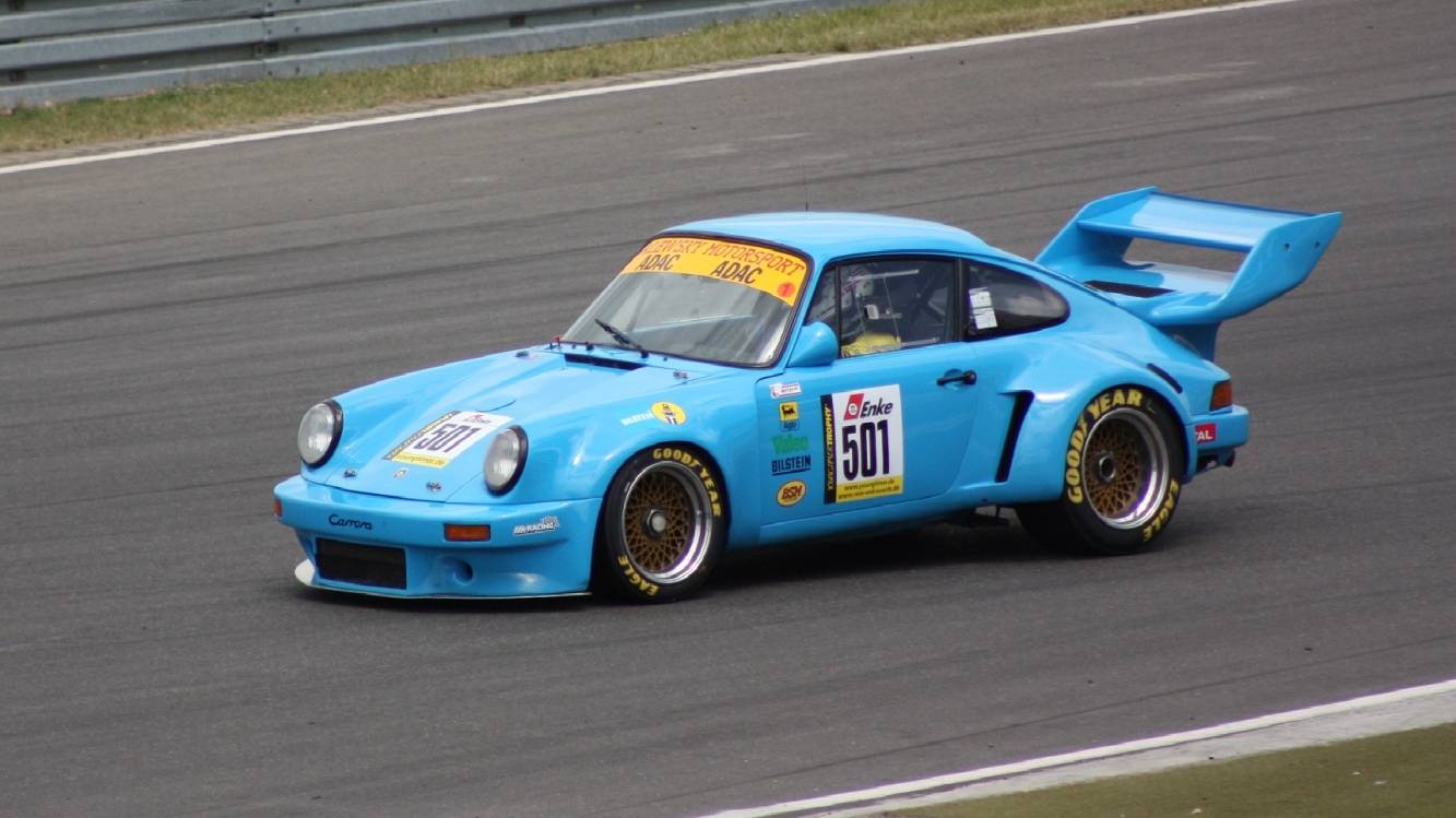  Der "offizielle" Gesamtsieger der Youngtimer Trophy im Rahmen des Eifelrennens 2017: Porsche 911 RSR in baby-blau. 