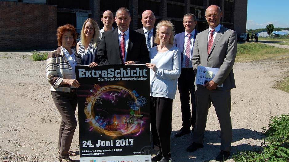 Beatrix Wirbelbauer (Kulturbüro Stadt Moers), Nina Dolezych (Ruhr Tourismus), Frederik Göke (Last Exit Moers), Guido Lohmann (Volksbank Niederrhein), Frank Heinrich (Grafschafter Museums- und Geschichtsverein Moers), Anna Gerhard (Stiftung Industriedenkmalpflege und Geschichtskultur), Wolfgang Thoenes (Erster Beigeordneter der Stadt Moers) und Peter Boschheidgen (Grafschafter Museums- und Geschichtsverein Moers).