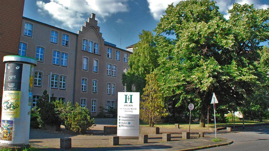  Aus dem ehemaligen Krankenhaus soll hochwertiger Wohnraum werden. Dazu sollen das Haupt- und die Nebengebäude vorsichtig umgebaut und restauriert werden. 