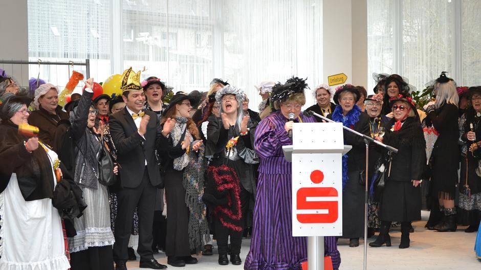 Brigitte Keller legt...