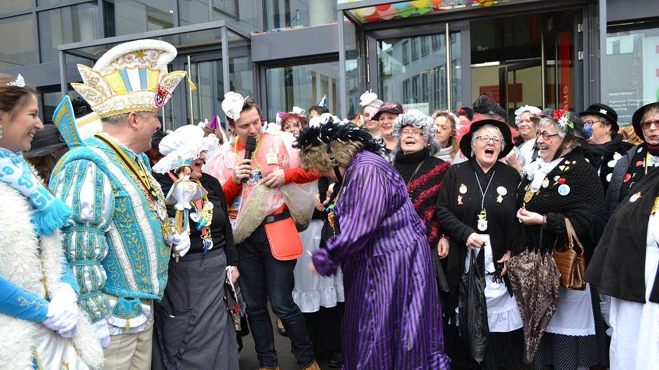 ... geht die Obermöhne dem Bürgermeister ans...