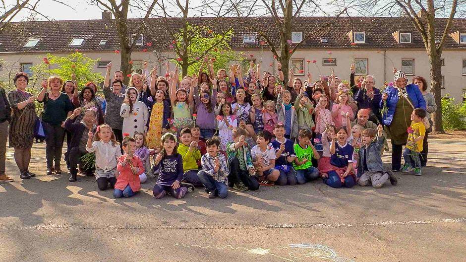 Auch die Kinder der Grundschule Habichtstraße haben die Nelken-Line getanzt.