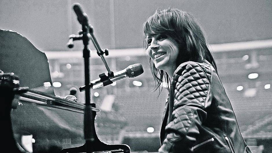  Nena spielt am 10. Juli und am 6. Juli live im schönen Rund des Burgtheaters. 