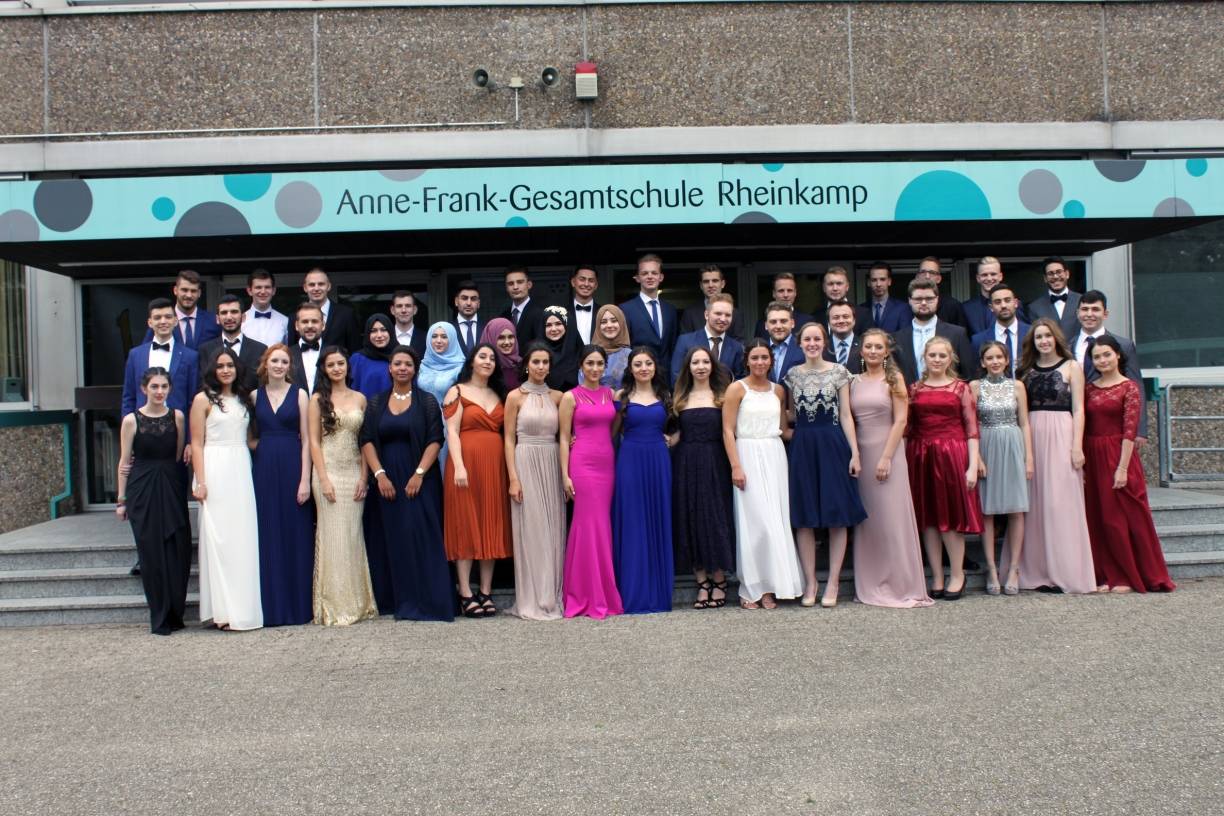 Die Abiturienten der Anne-Frank-Gesamtschule-RheinkampZehra Afacan, Diana Almando,...