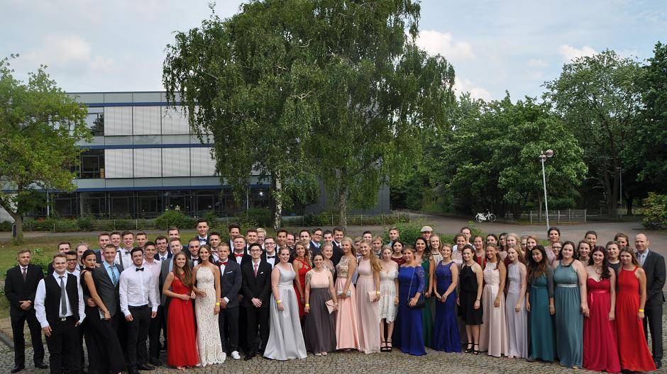 Die Abiturienten der UNESCO-Schule in alphabetischer Reihenfolge:Jasmin Abraham, Niclas...