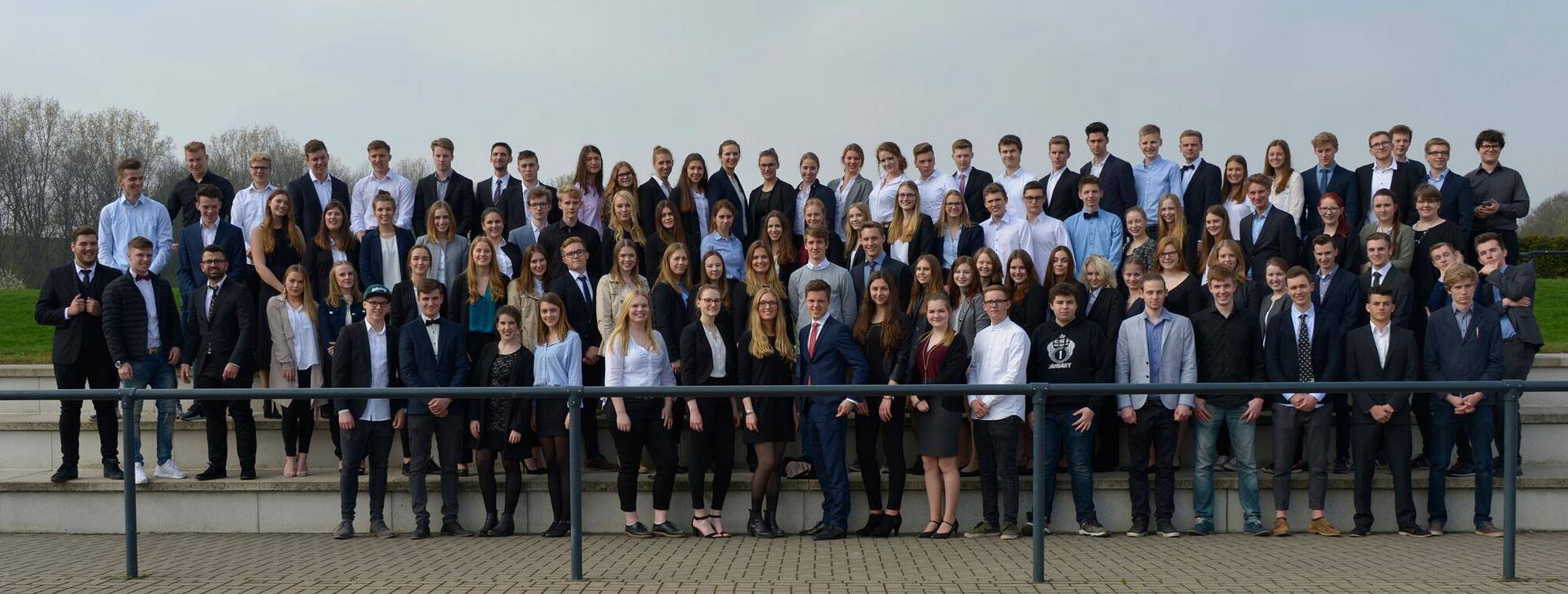 Abiturientinnen und Abiturienten des Gymnasiums in den Filder Benden 2017Julia Agte,...