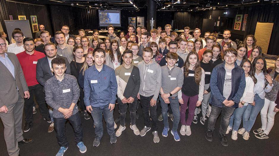 Gruppenfoto der Europa-Schüler mit Oberbürgermeister Soren Link.