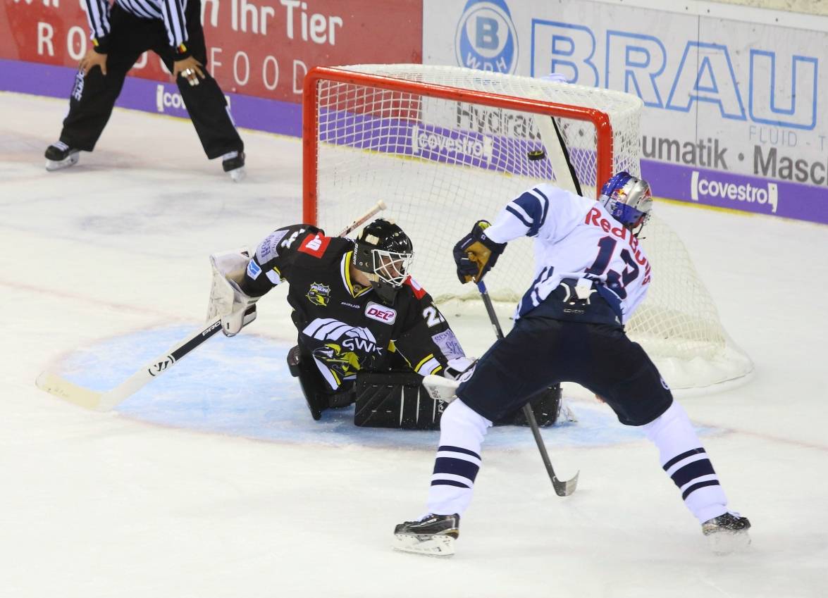 Pinguine mit Rumpfteam beim Meister