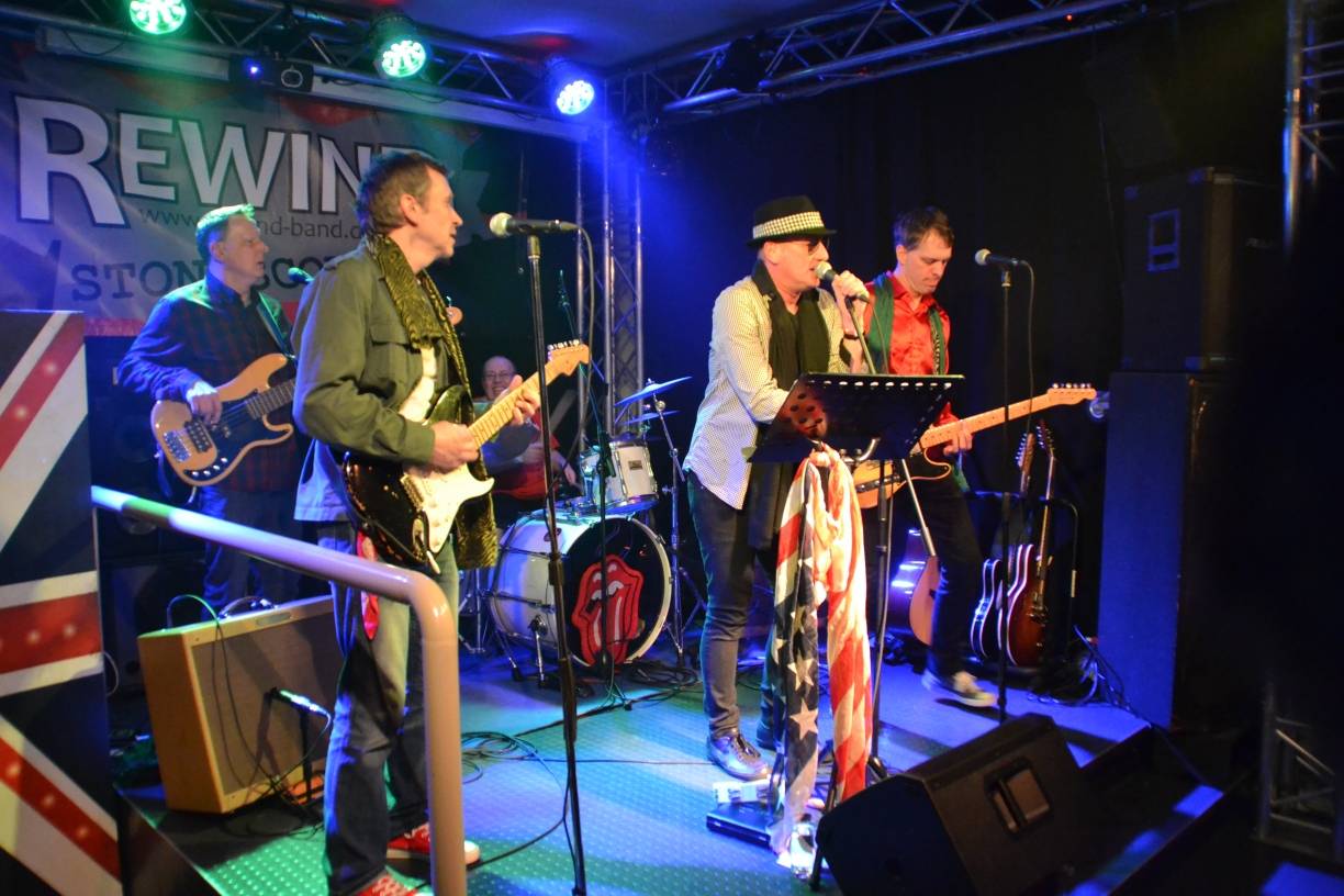 Rewind überzeugten kürzlich im Dschungel-Club in Moers. Wer’s verpasst hat oder nicht genug bekommt: Am 7. April kommt die Rolling Stones Coverband in den Sport- und Freizeitpark Klingerhuf, Neukirchen-Vluyn.