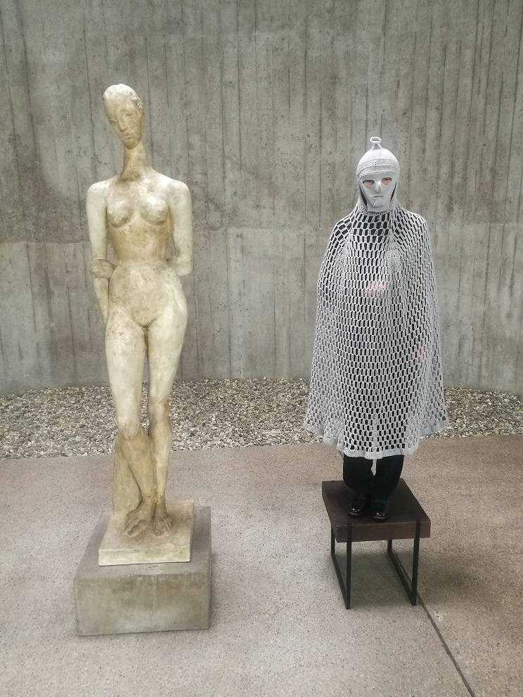  Jana Sterbak performt "Mask". 