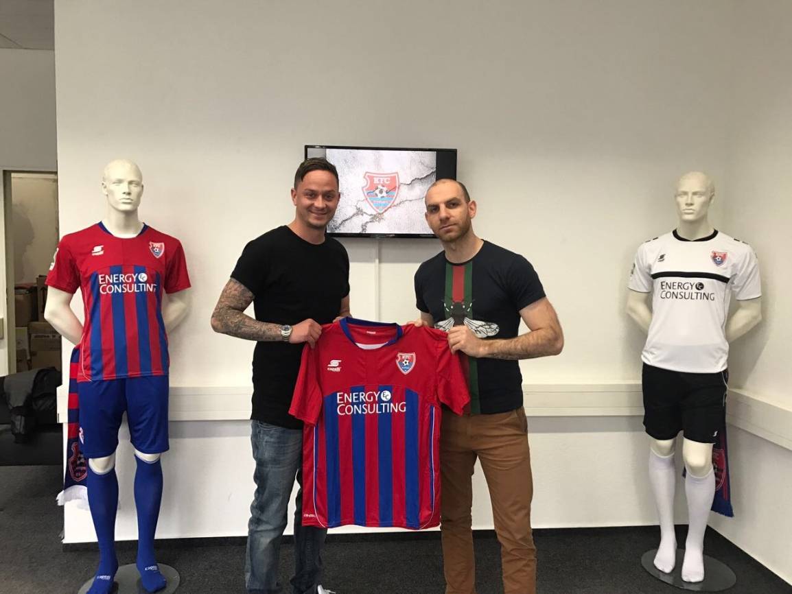 KFC-Transfer: Christian Müller schlüpft ins blau-rote Trikot