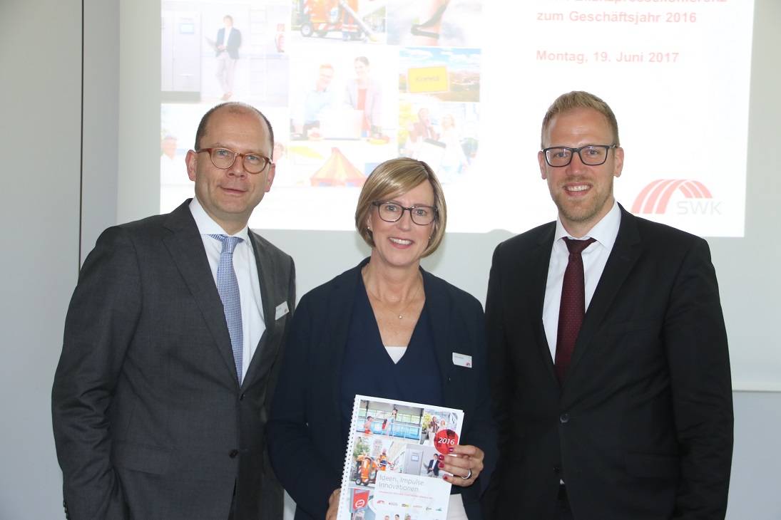  SWK-Vorstände Carsten Liedtke (l.) und Kerstin Abraham und SWK-Aufsichtsratschef Benedikt Winzen. 