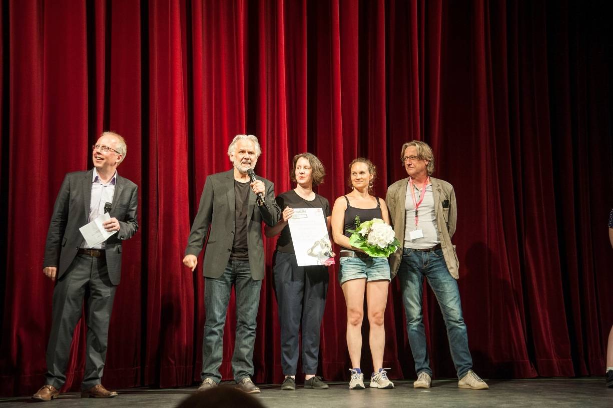 Kay Metzger, Intendat des Landestheaters Detmold, und Ulrich Greb, Annika Stadler, Marissa Möller und Frank Wickermann.