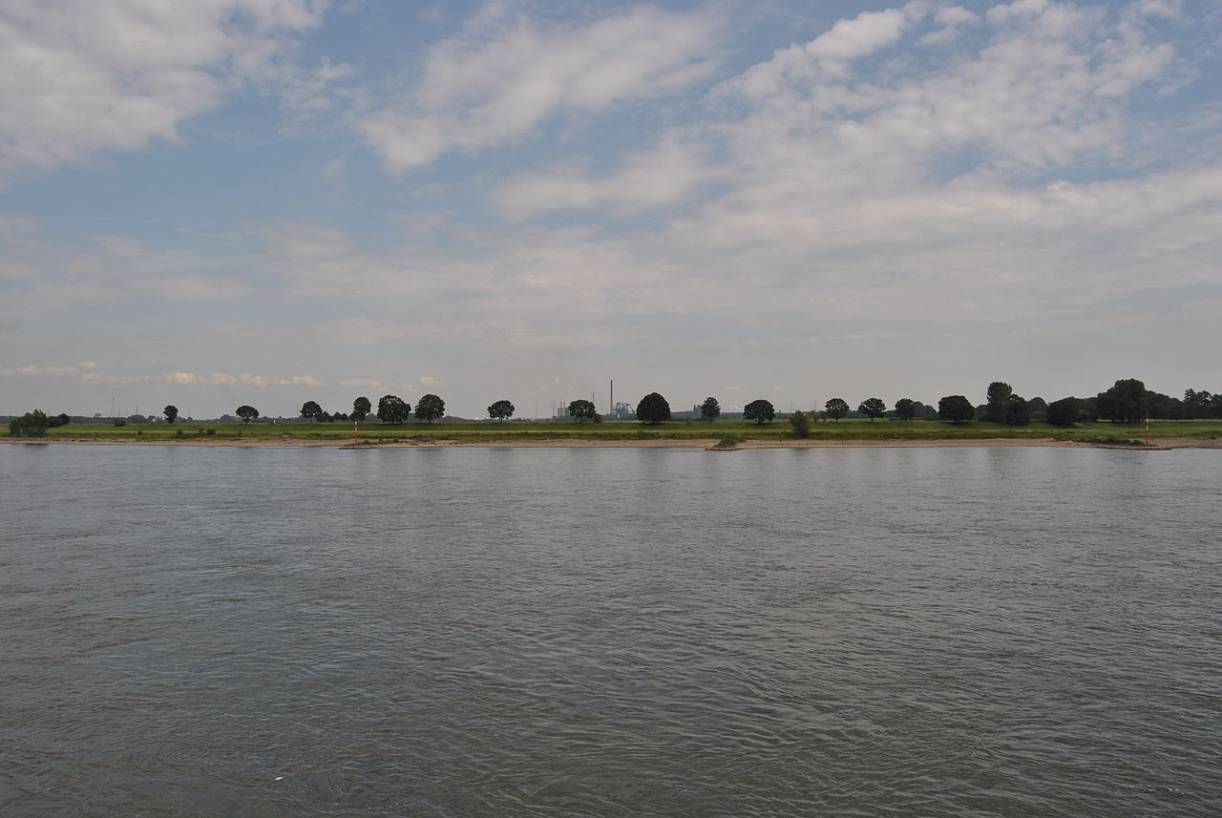 Strand und Street Art mit Rheinblick