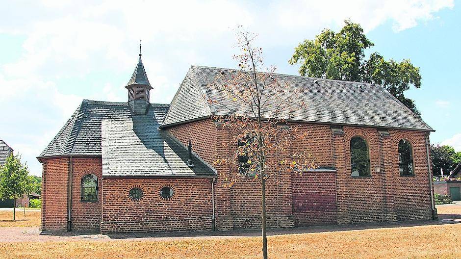 Die Elmpter Kapelle im Herzen Ovehetfelds ist ein beliebtes Ziel für Pilger und Kunstbetrachter.