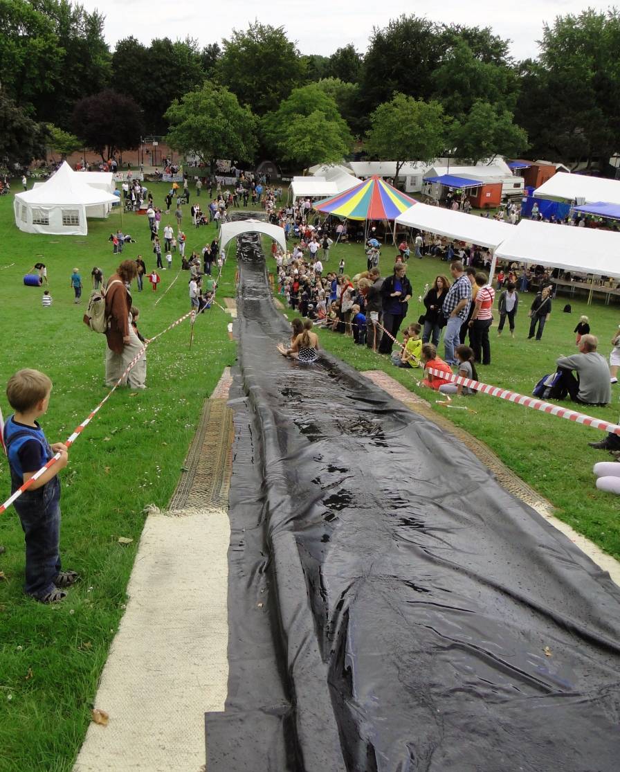 Die große Wasserrutsche am Rodelhügel wird selbstverständlich auch wieder aufgebaut.
