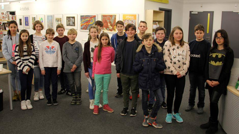 Beim Regionalentscheid Kreis Wesel Süd des 58. Vorlesewettbewerbs des Deutschen Buchhandels sind 17 Mädchen und Jungen in der Bibliothek Moers angetreten.