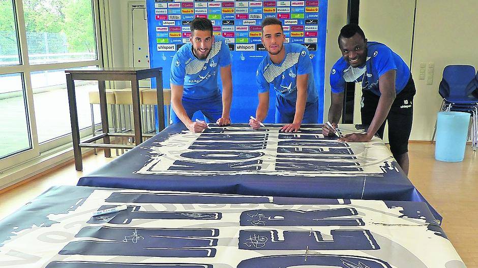  Auch Tugrul Erat, Ahmet Engin und Kingsley Onuegbu haben sich mit ihrer Unterschrift auf den Plakaten verewigt. 