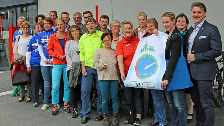 Etwas mehr als 52.000 Kilometer erradelten knapp 250 Frauen und Männer im letzten Jahr in Moers. Hier erhielten die Gewinner ihre Preise.