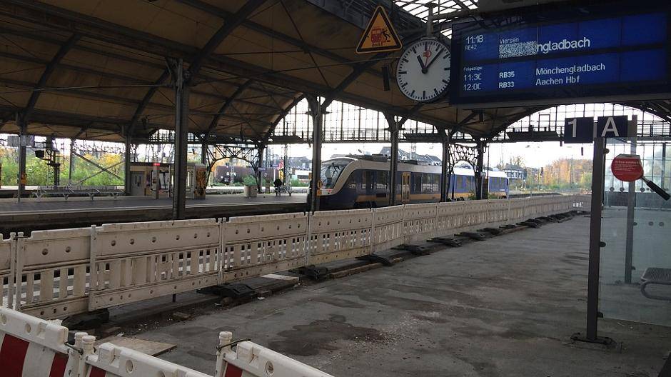 Die spinnen, die Anzeigentafeln