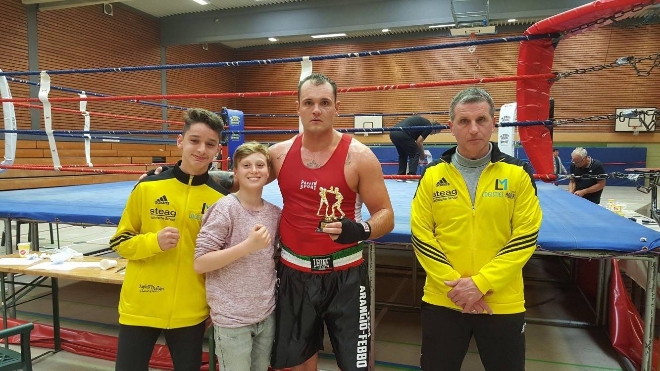 Ali Demir, Almin Kanuric, Vincenzo Arangio-Fabbio und Trainer Frank Otto (vl)