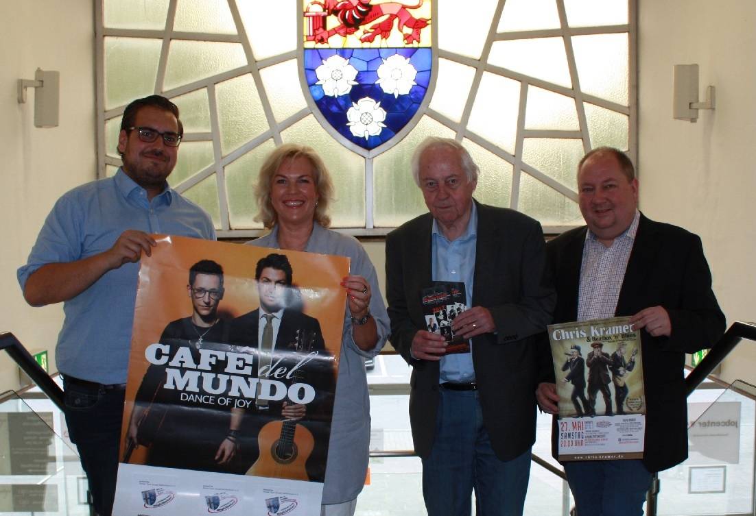  Präsentierten das Programm der drei Hofkonzerte (vl): Tim Pügner (Kulturtreff), Gudrun Tomberg (Kulturbetriebe Duisburg), Winfried Boeckhorst (Bezirksbürgermeister Rheinhausen/Rumeln-Kaldenhausen) und Jürgen Konkol (Bezirksmanager). 