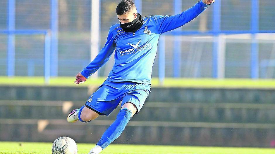  Andy Wiegel, hier in Aktion beim Training an der Westender Straße, setzt auf Teamgeist im Aufstiegsrennen. 