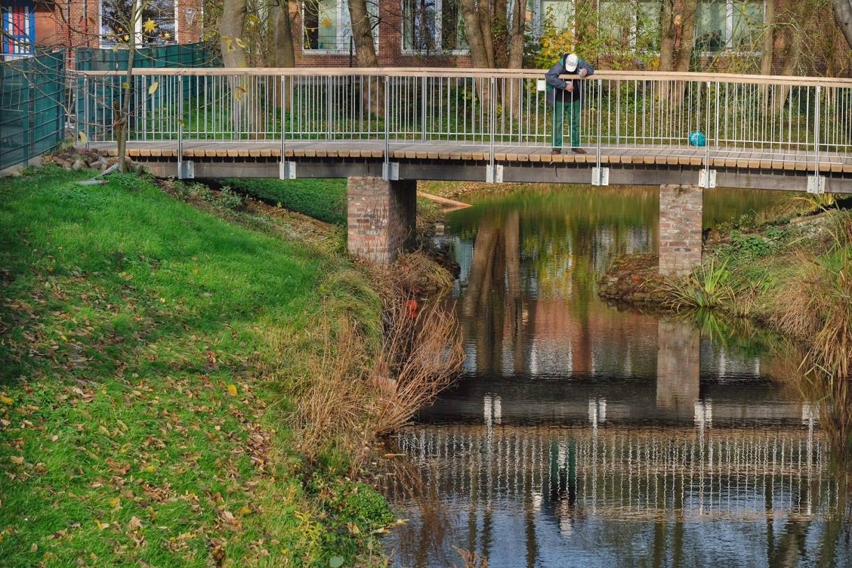  Fertig: Die neue Brücke zur Hülser Burg ist nun begehbar. Am kommenden Samstag wird sie offiziell eingeweiht. 